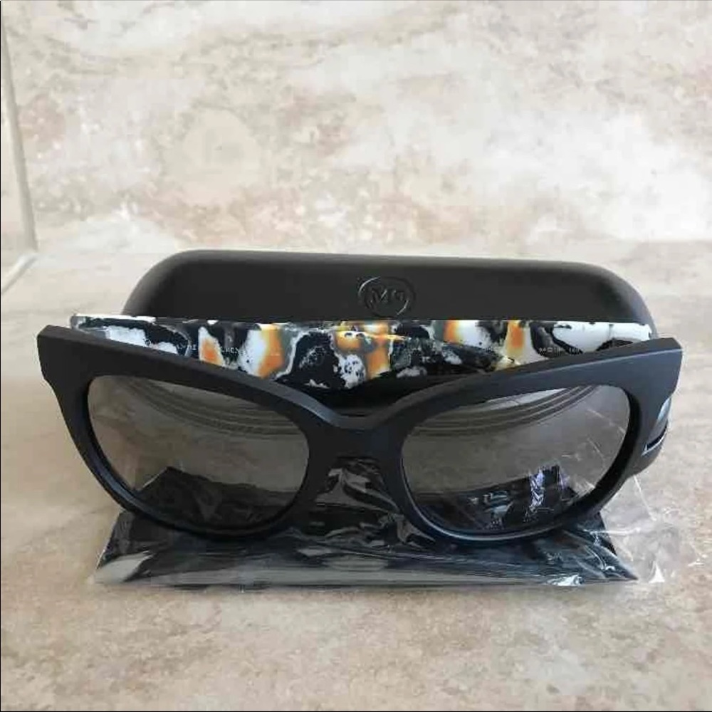 Alexander McQueen sunglasses - Picture 2 of 7